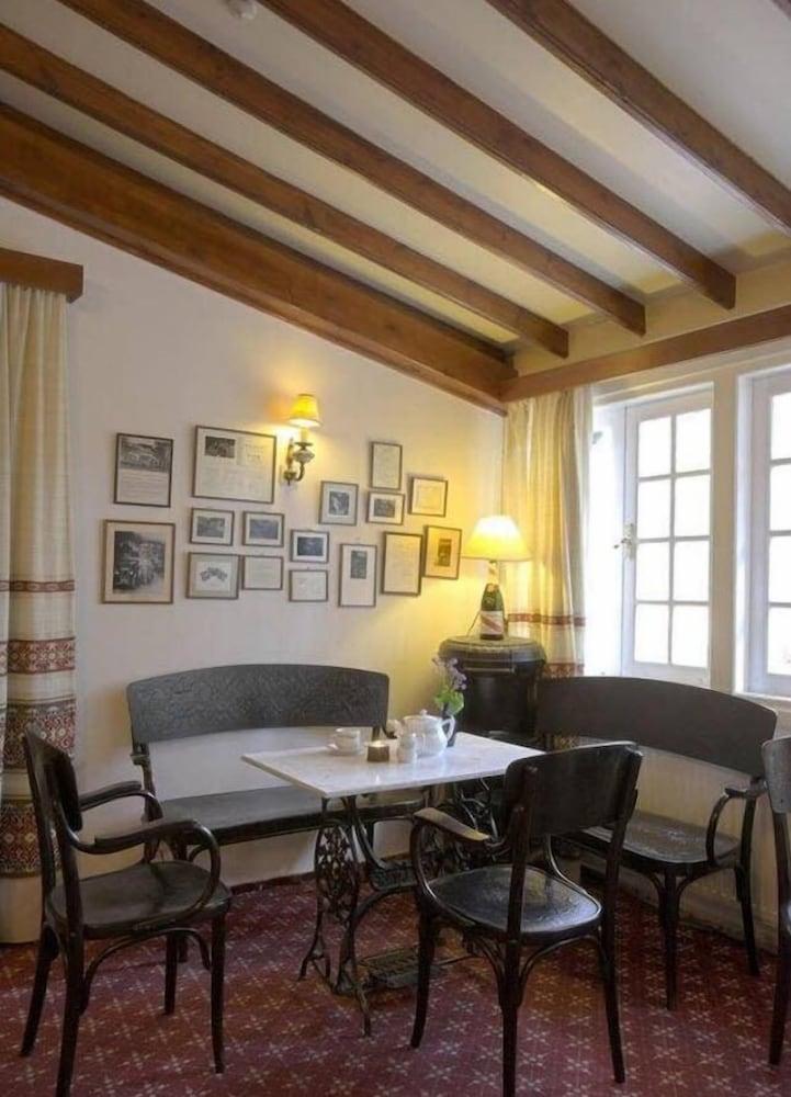 New Helvetia Hotel Plátres Restaurant bilde